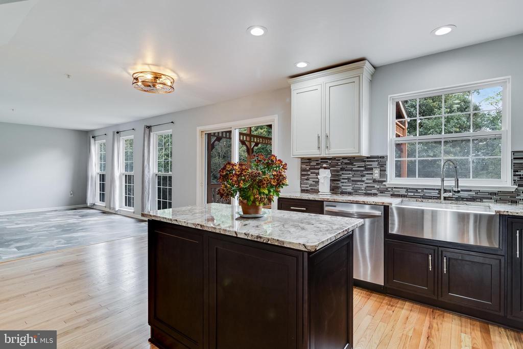 8707 FRAN DEL DRIVE