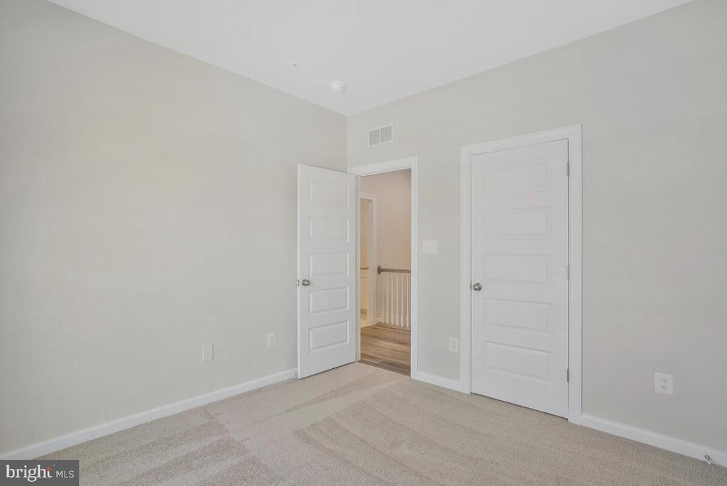 5612 SAVANNAH DRIVE