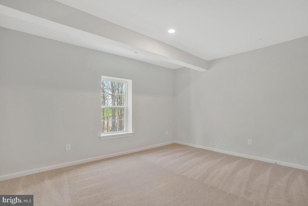 5612 SAVANNAH DRIVE