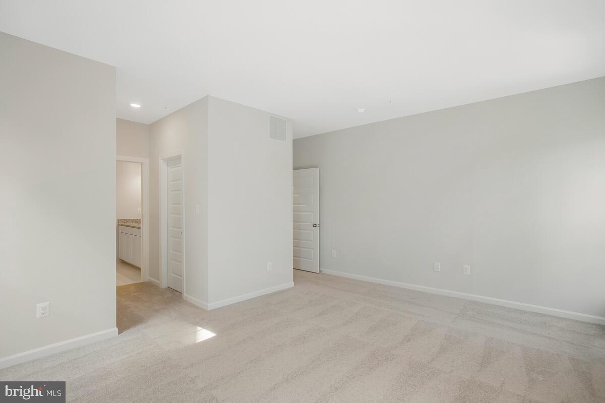 5612 SAVANNAH DRIVE