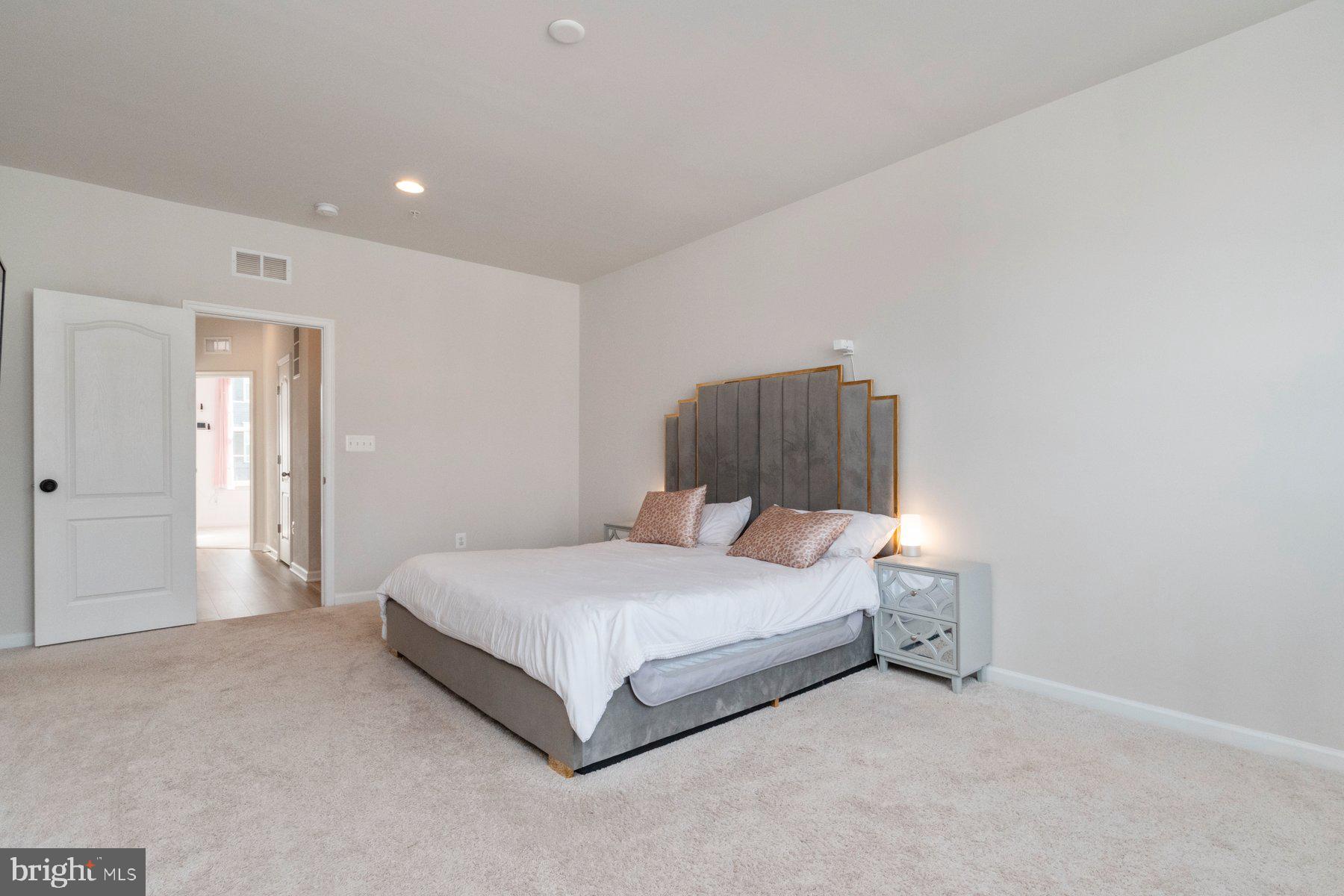 1041 FLESTER LN