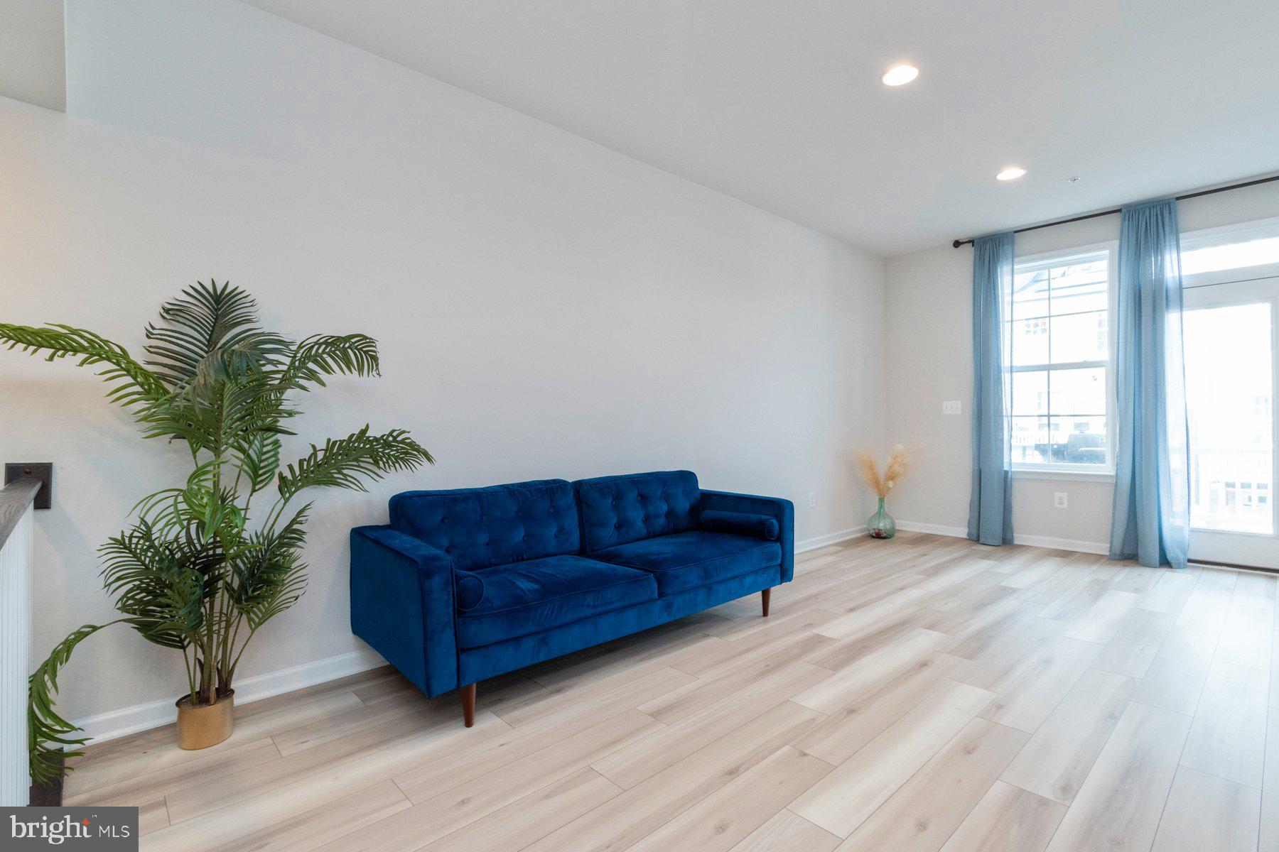1041 FLESTER LN