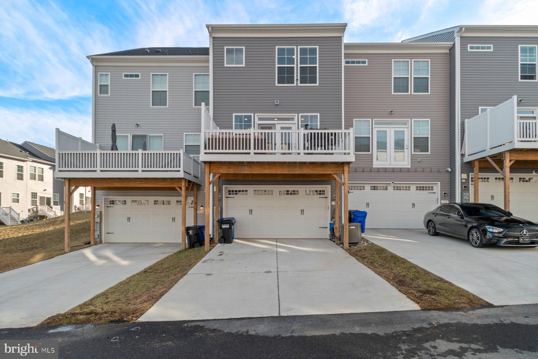 1041 FLESTER LN