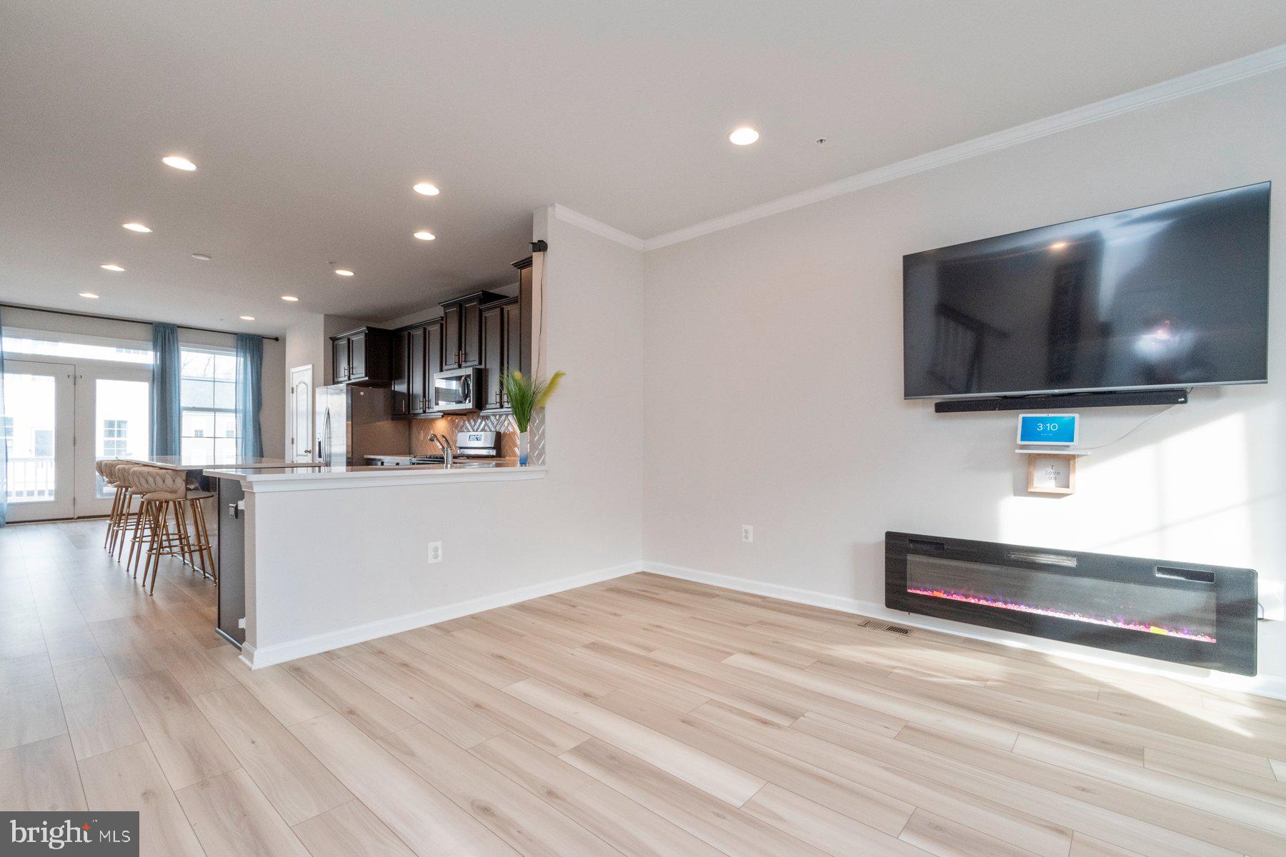 1041 FLESTER LN