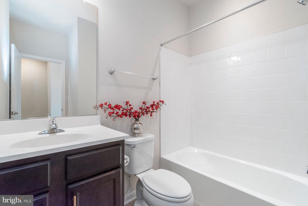 1041 FLESTER LN