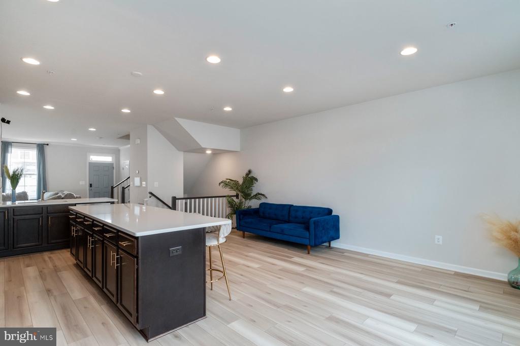 1041 FLESTER LN