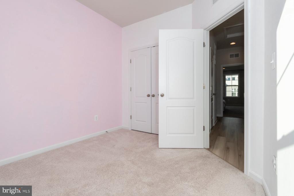 1041 FLESTER LN