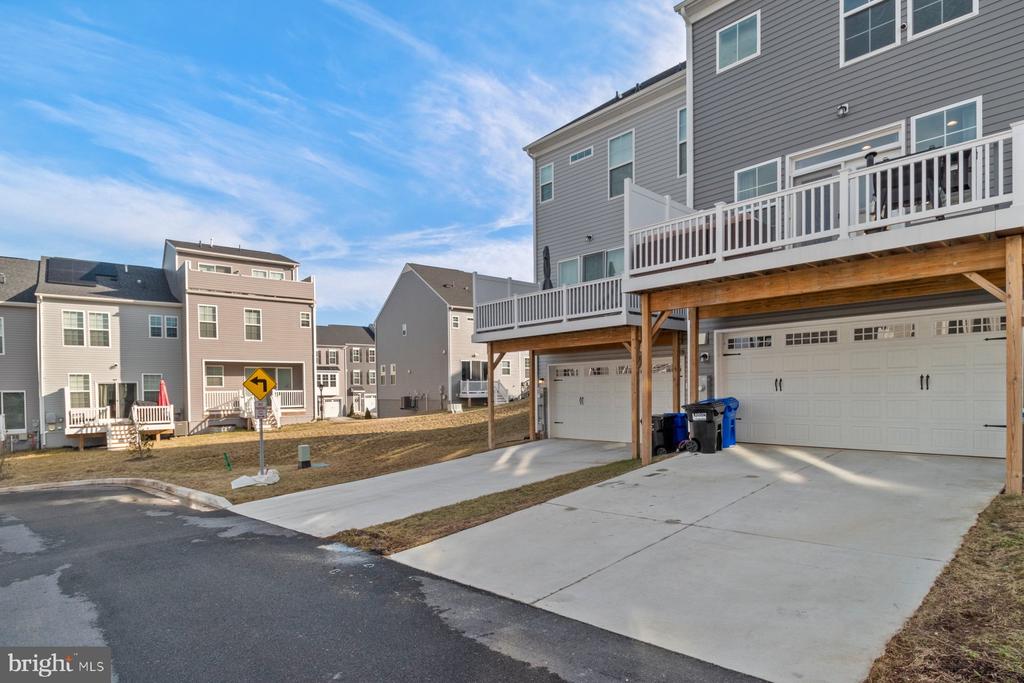 1041 FLESTER LN