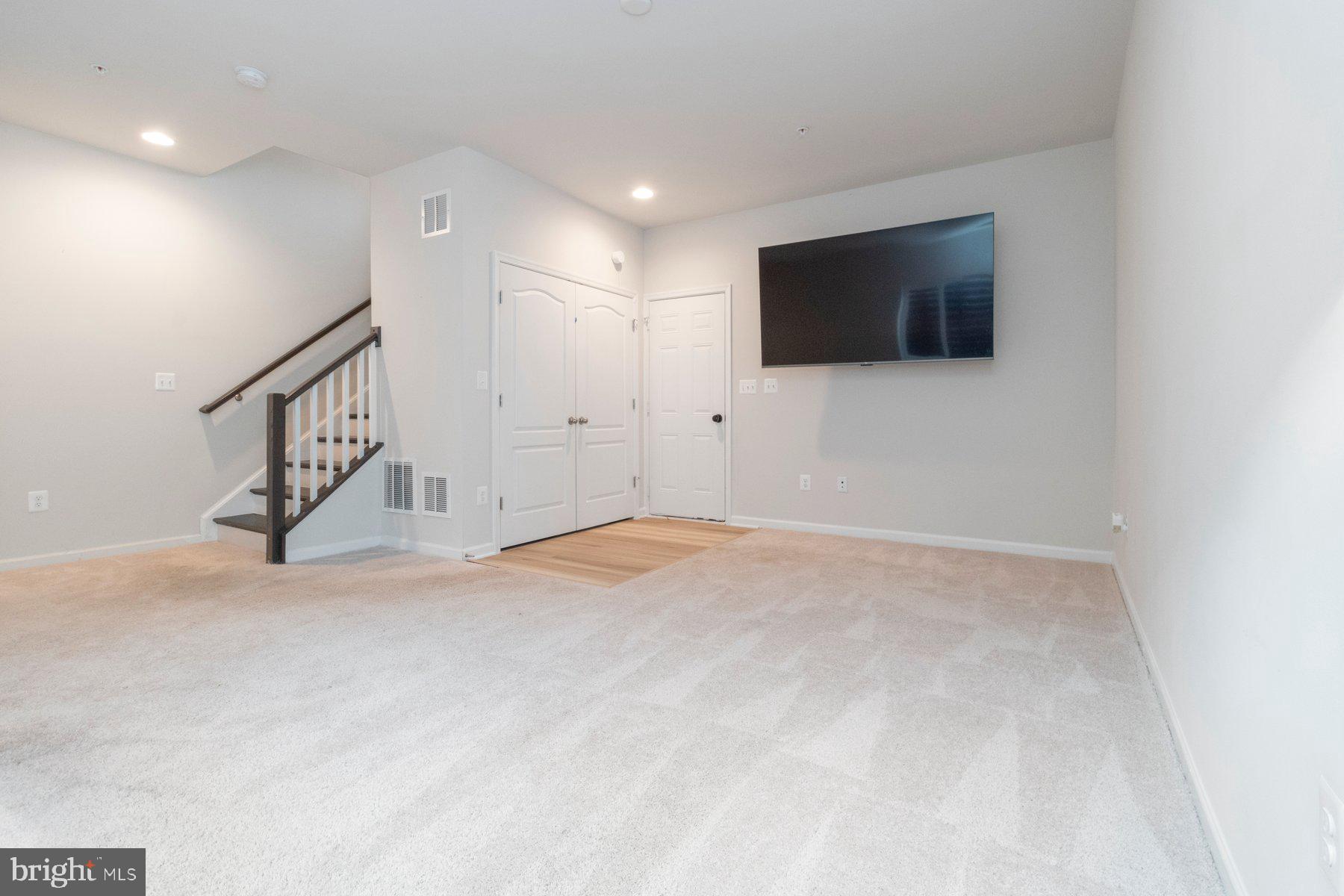 1041 FLESTER LN