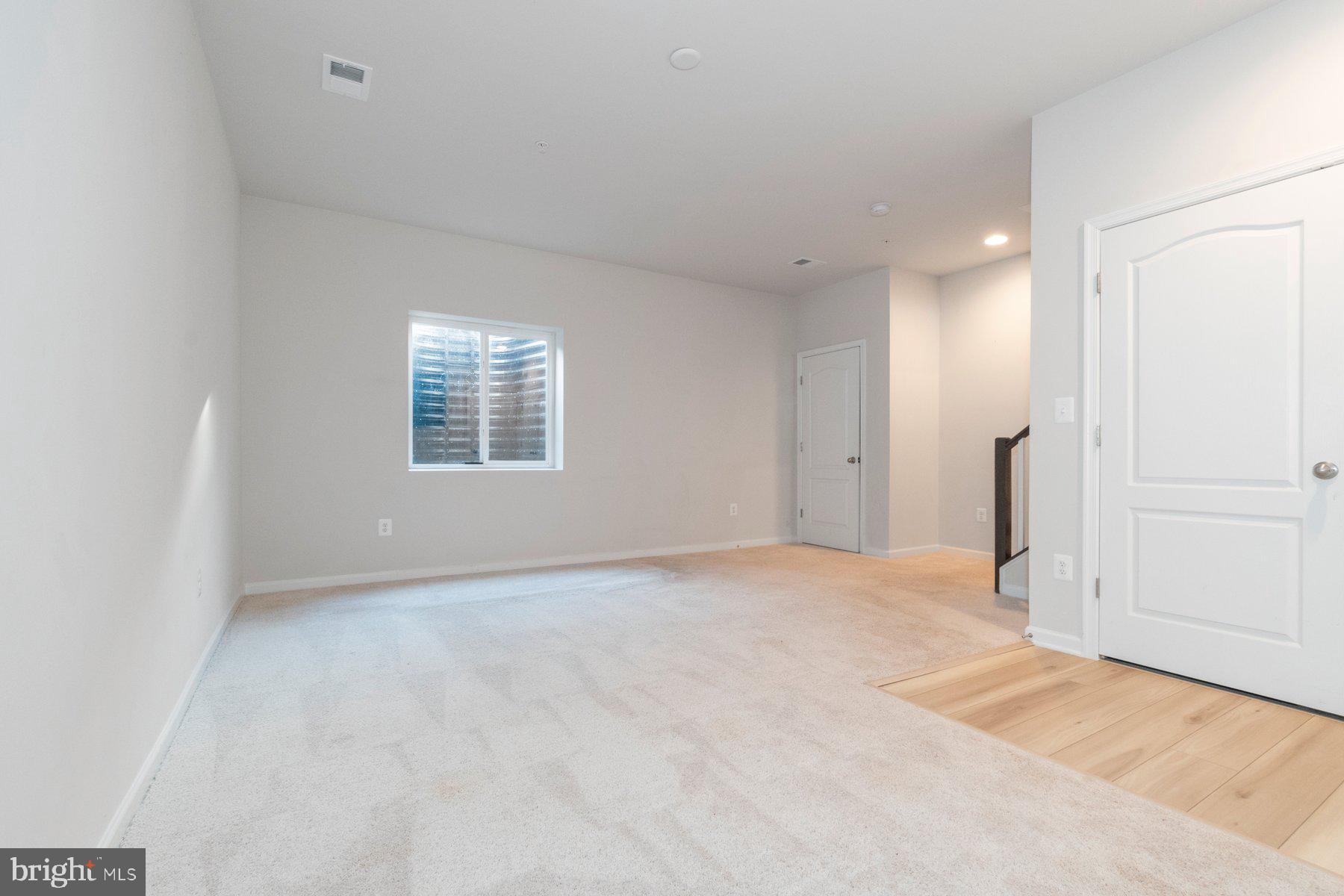 1041 FLESTER LN