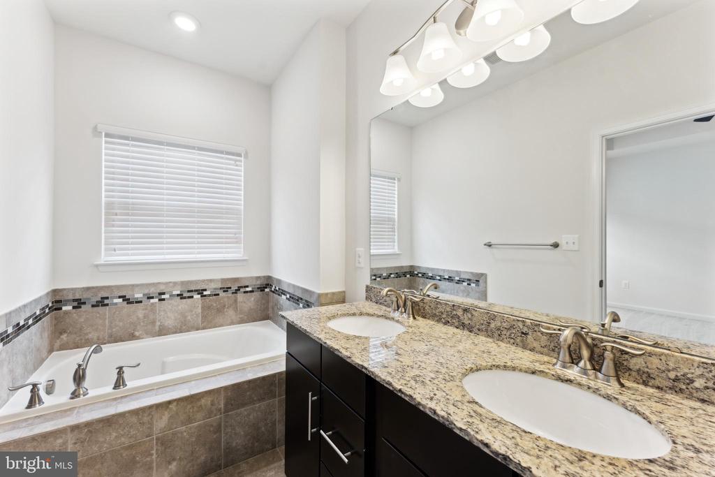 5310 Smiths Cove Ln