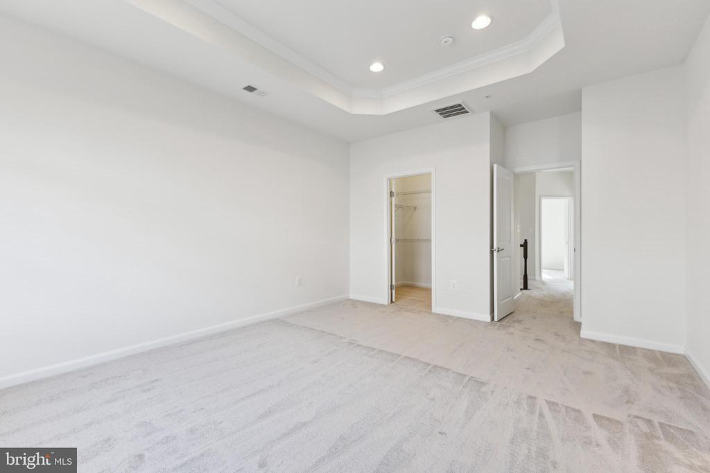 8212 N Channel Dr