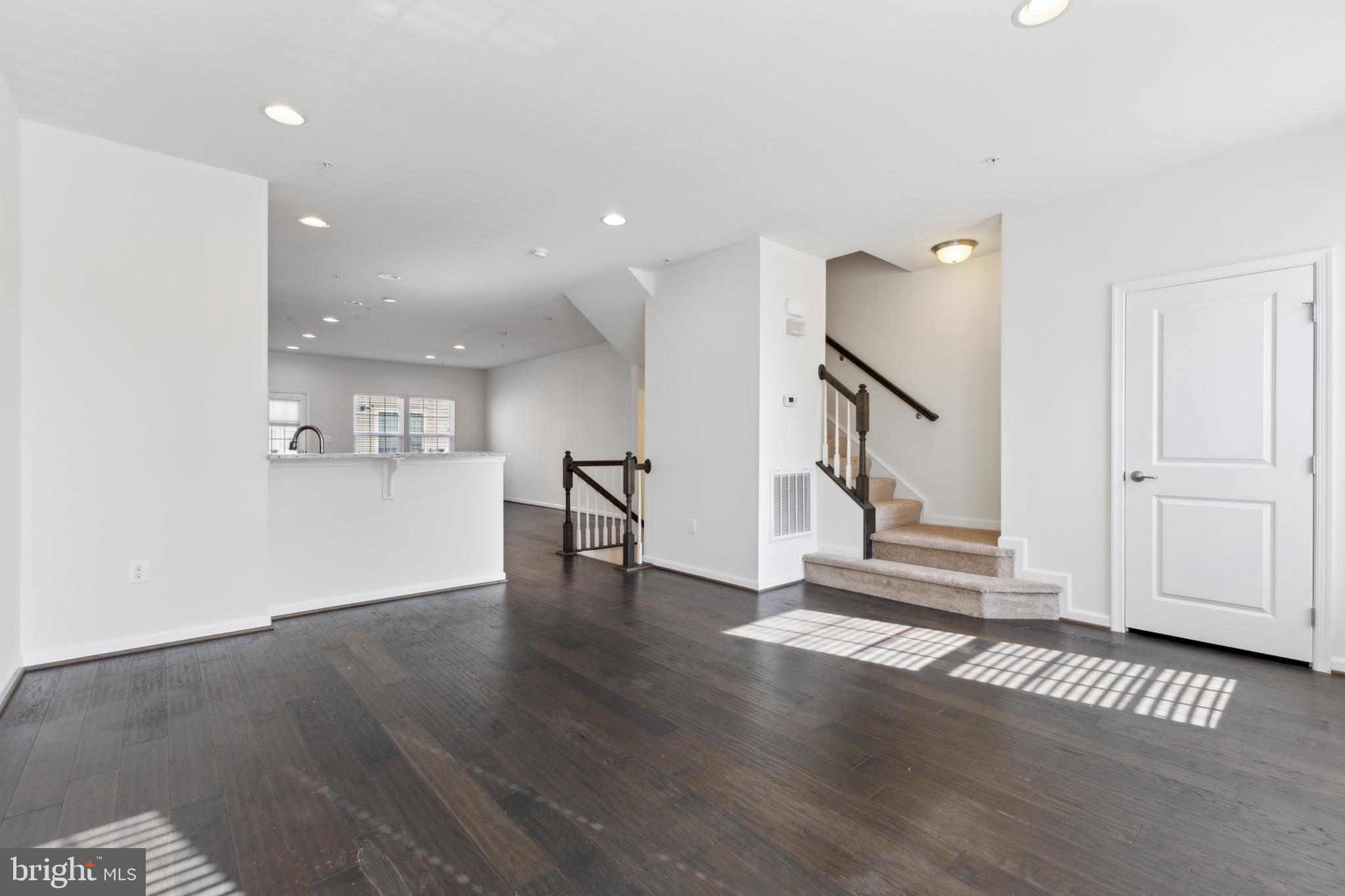 8212 N Channel Dr