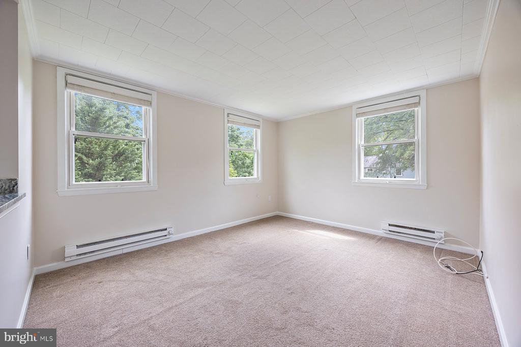 8-A Laurel Hill Rd