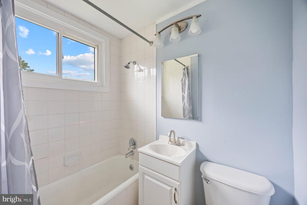 8-A Laurel Hill Rd