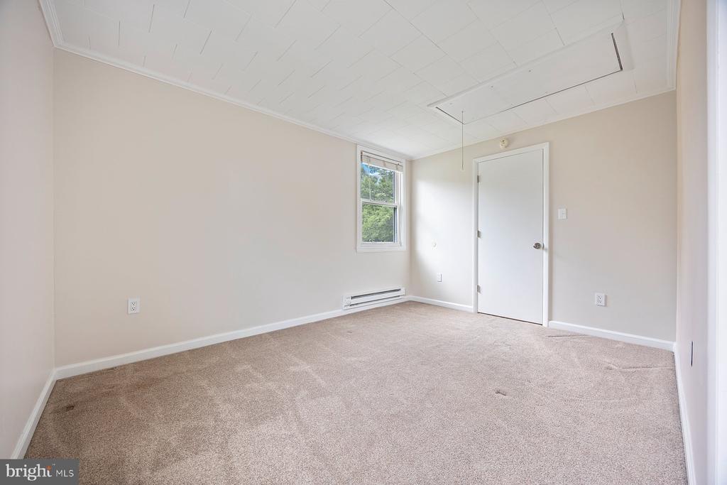 8-A Laurel Hill Rd