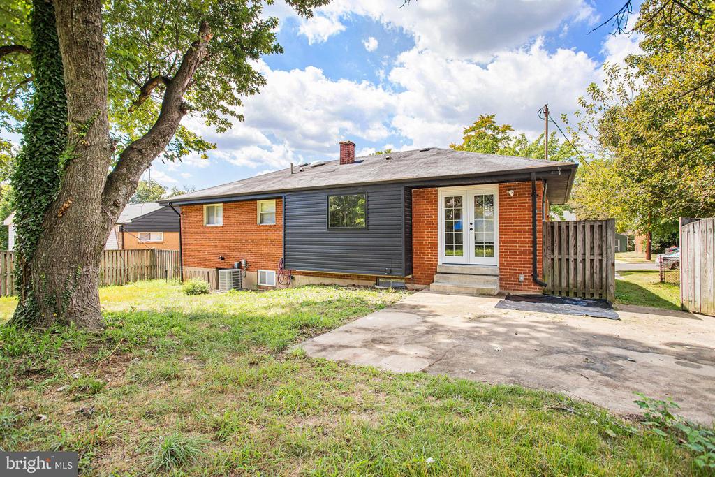 2114 GLENDORA DRIVE