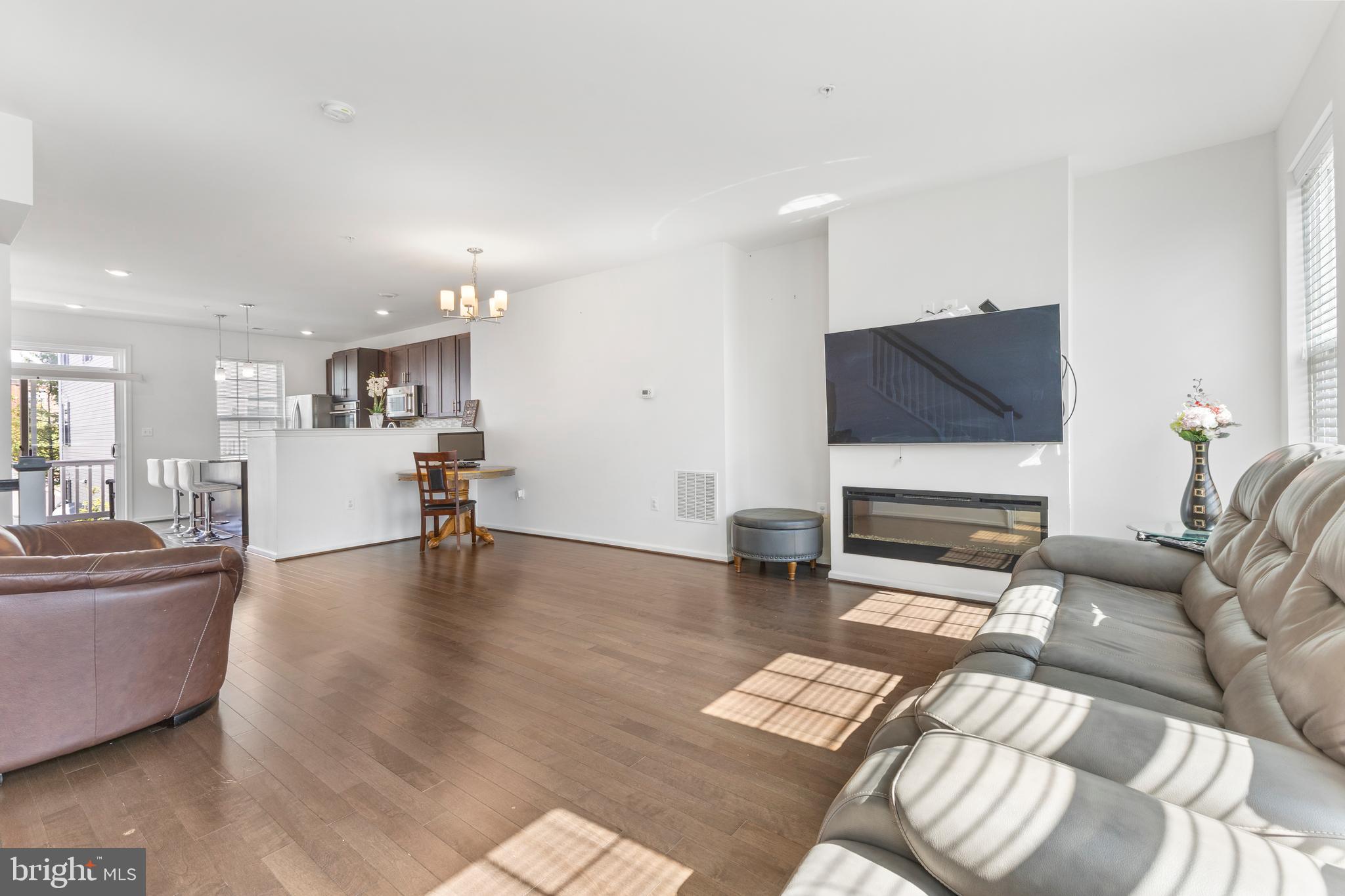 10606 PRESIDENTIAL PARKWAY