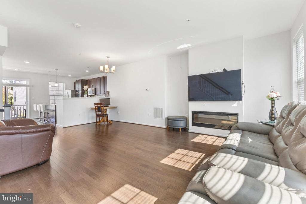 10606 PRESIDENTIAL PARKWAY