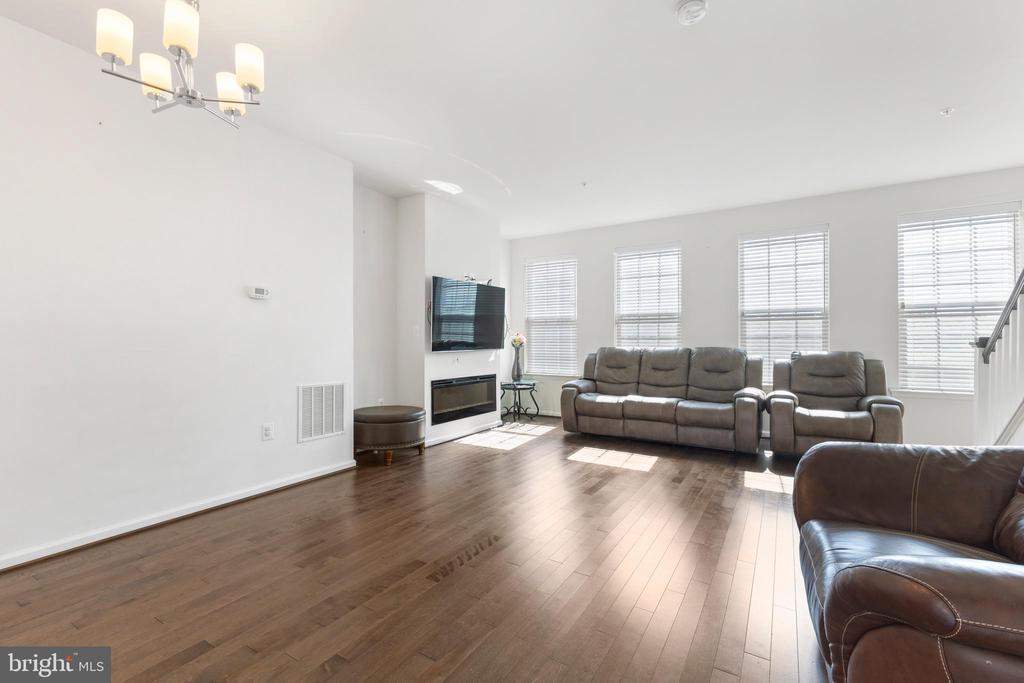 10606 PRESIDENTIAL PARKWAY