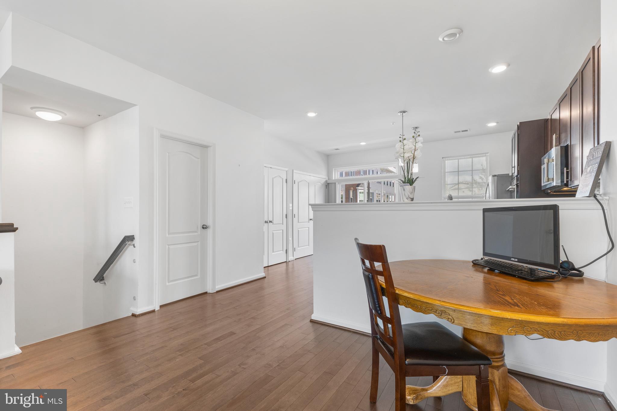 10606 PRESIDENTIAL PARKWAY