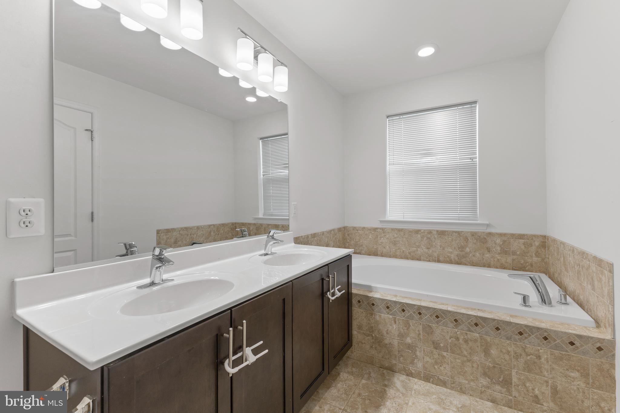 10606 PRESIDENTIAL PARKWAY