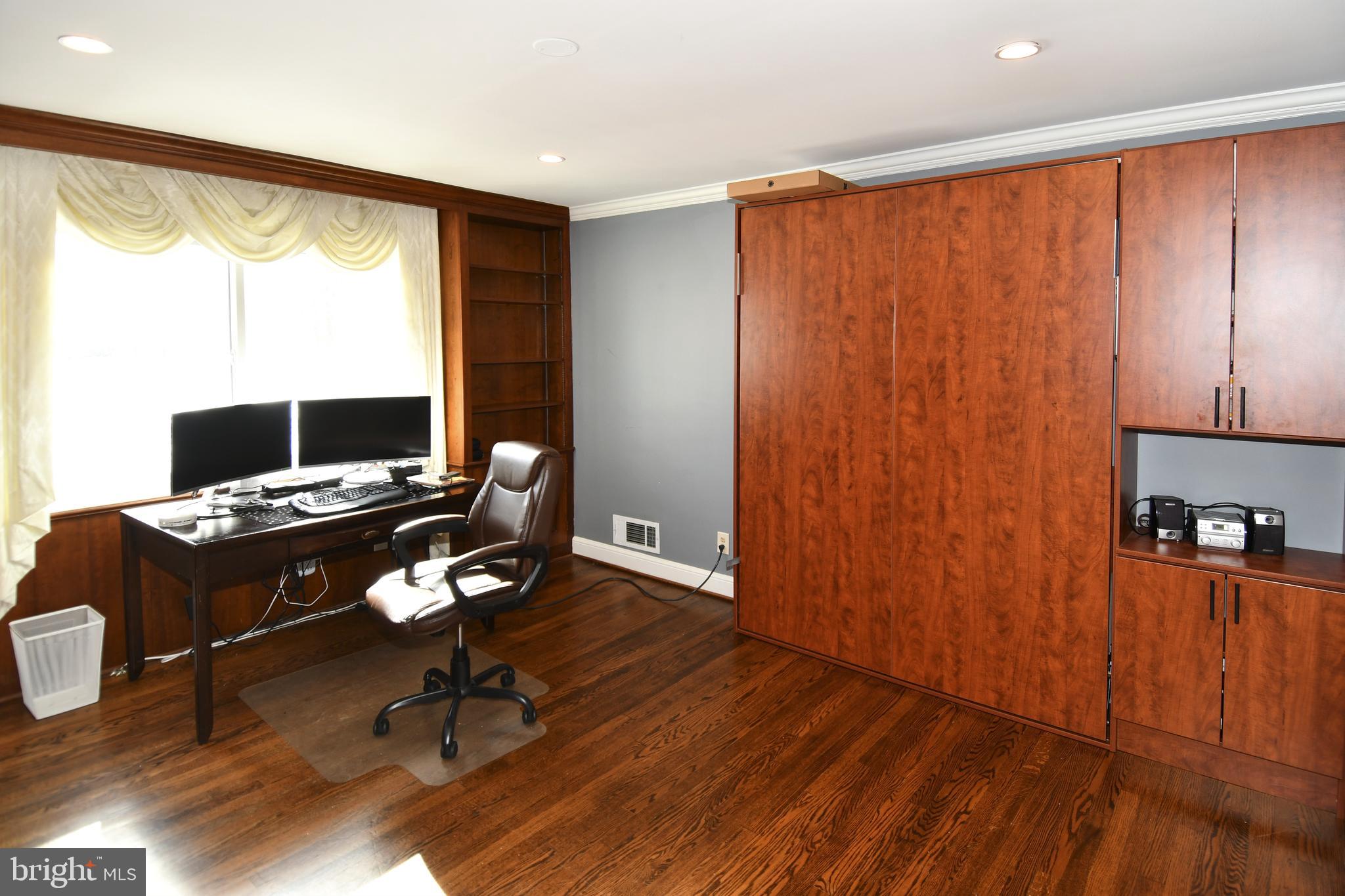 121 RIVER FOREST LANE