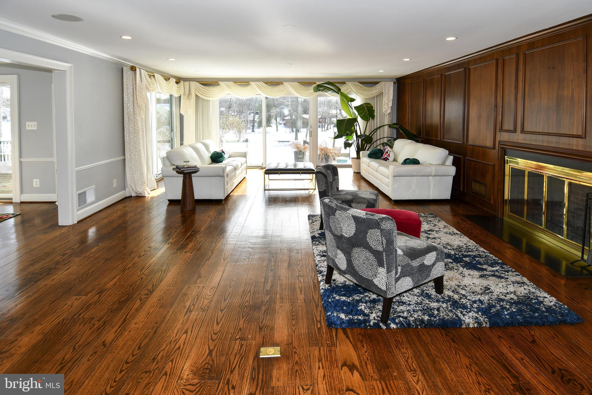 121 RIVER FOREST LANE