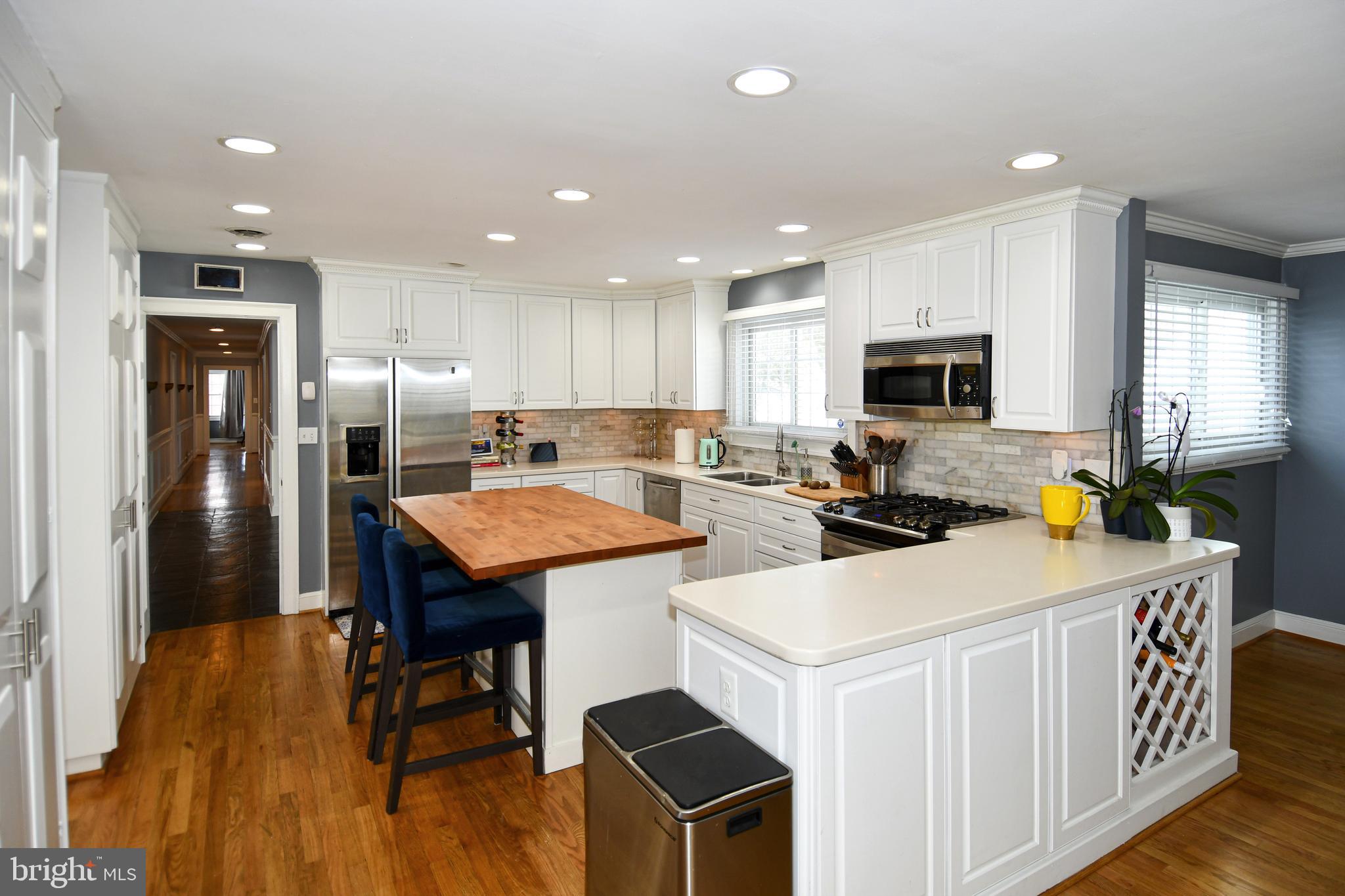 121 RIVER FOREST LANE