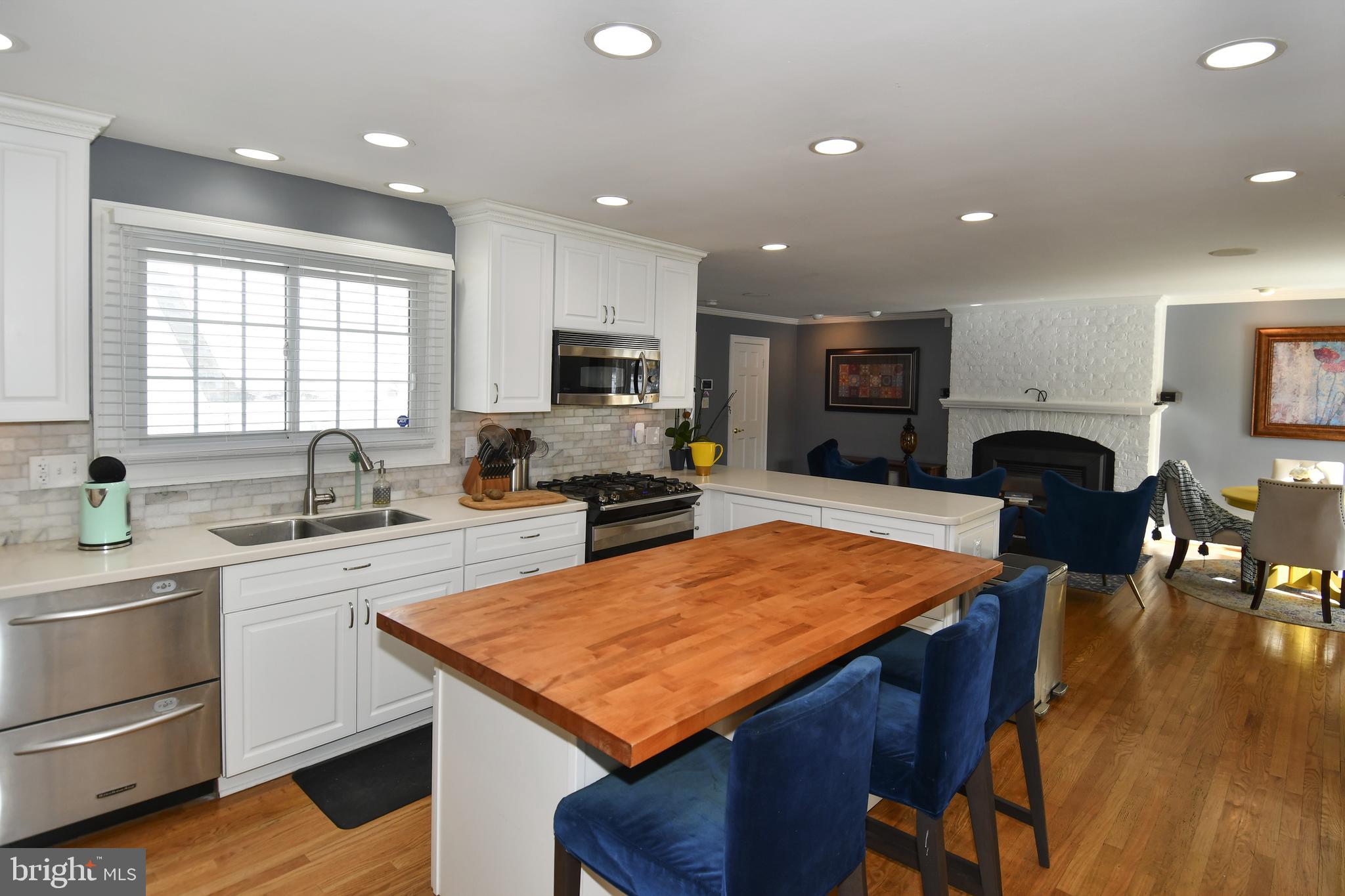 121 RIVER FOREST LANE