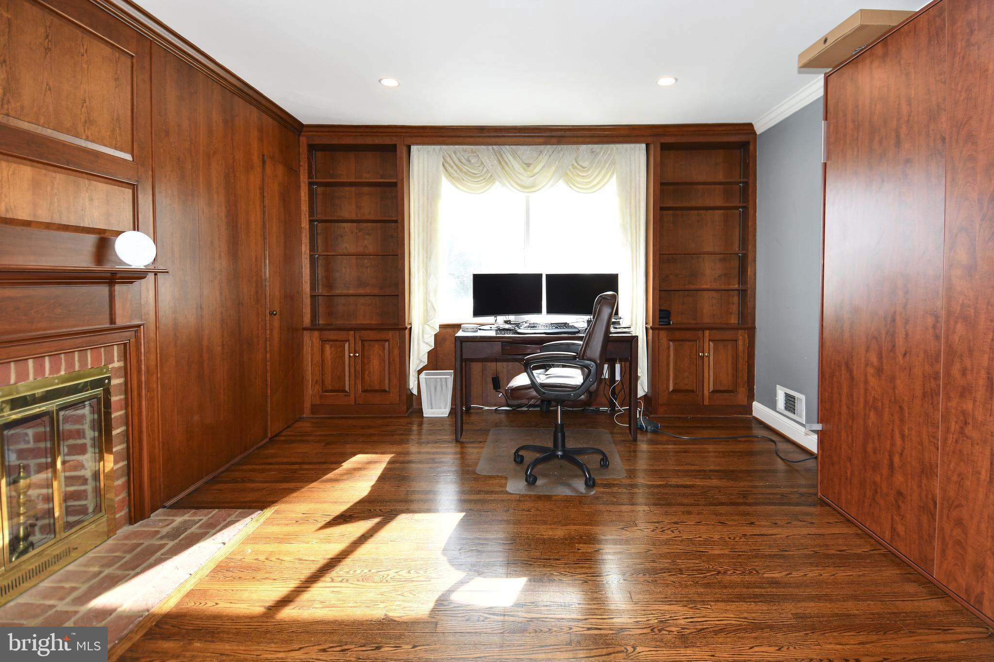 121 RIVER FOREST LANE