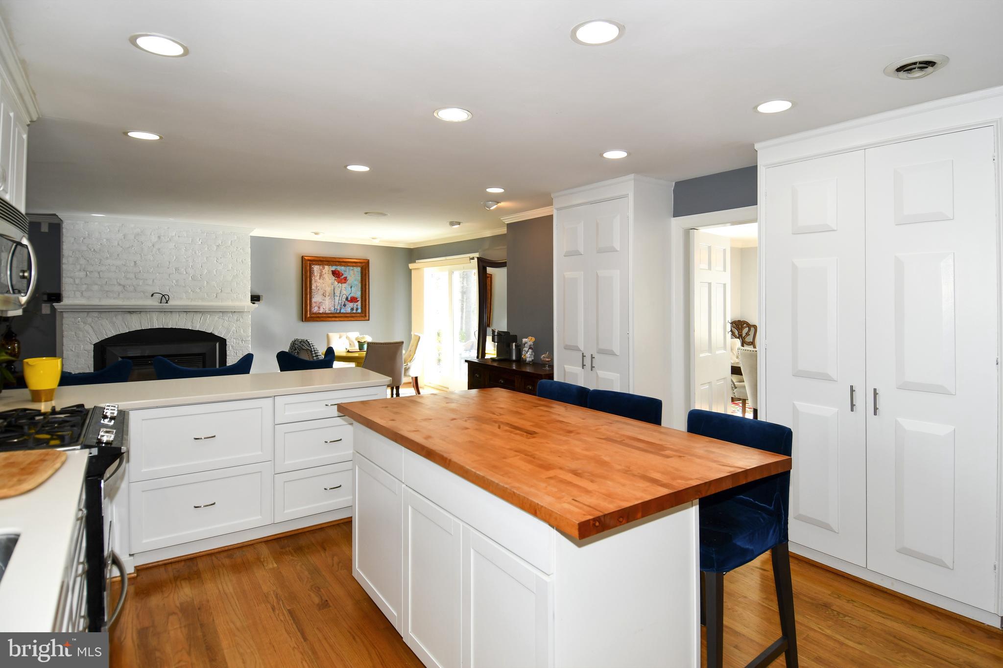 121 RIVER FOREST LANE