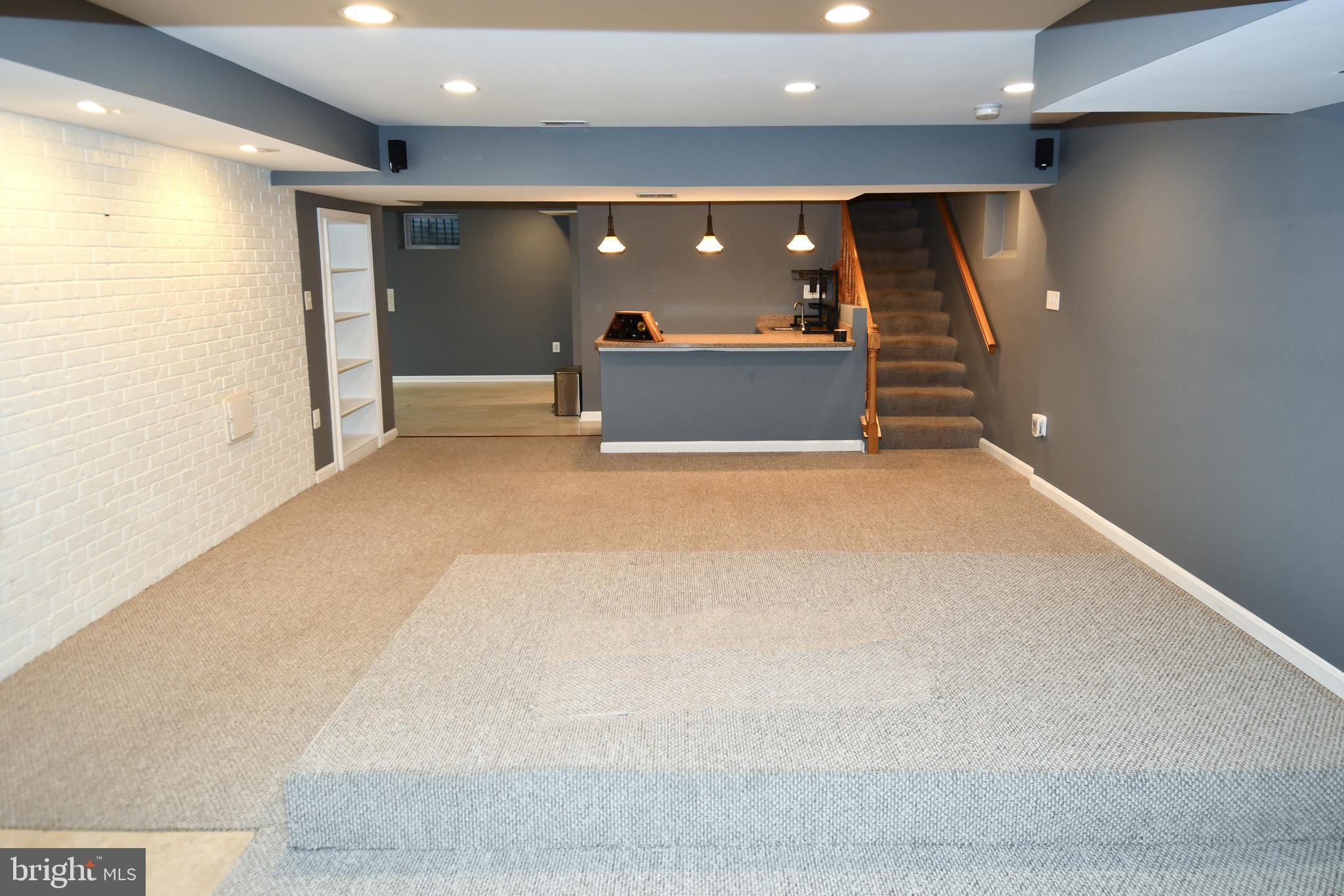 121 RIVER FOREST LANE