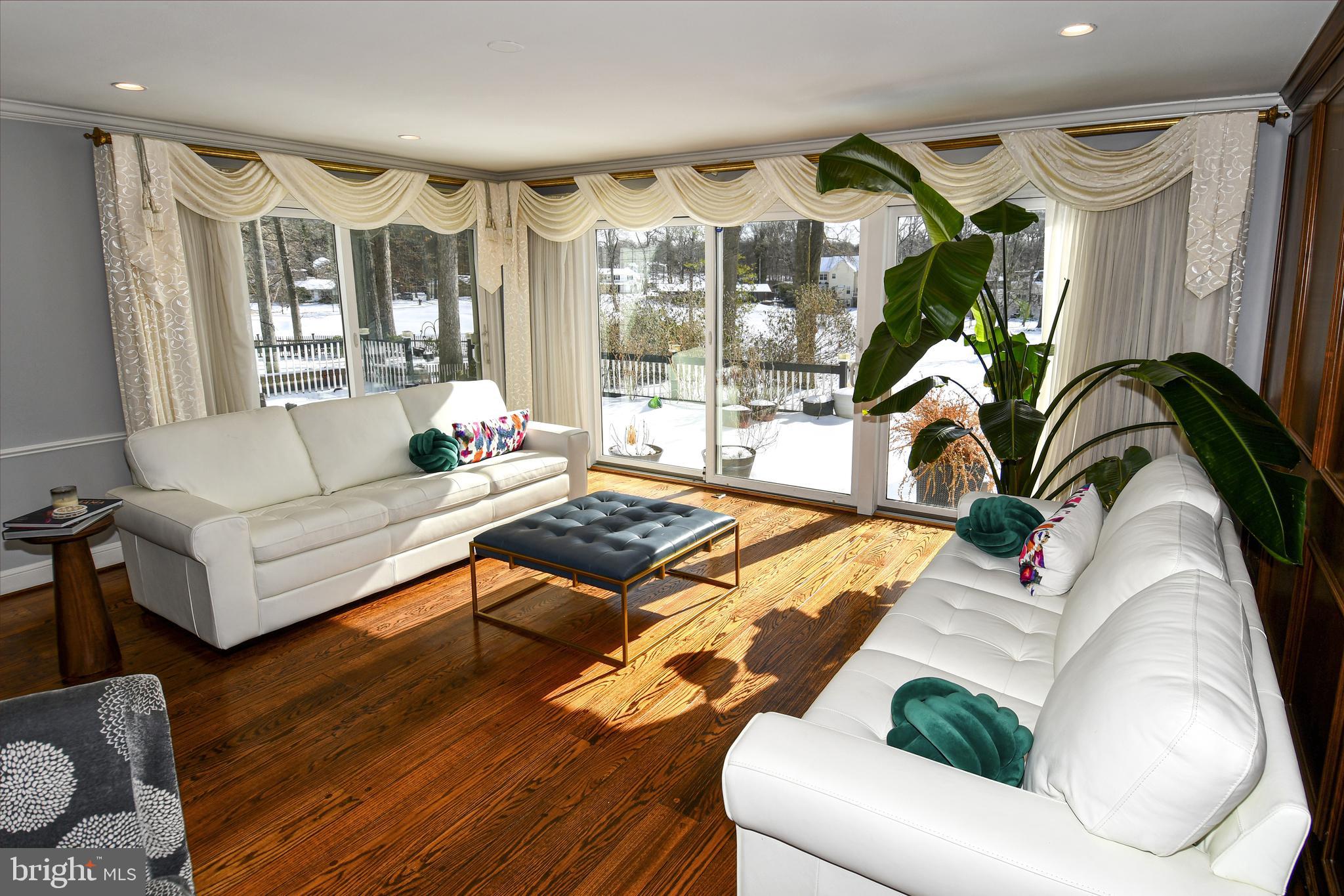 121 RIVER FOREST LANE