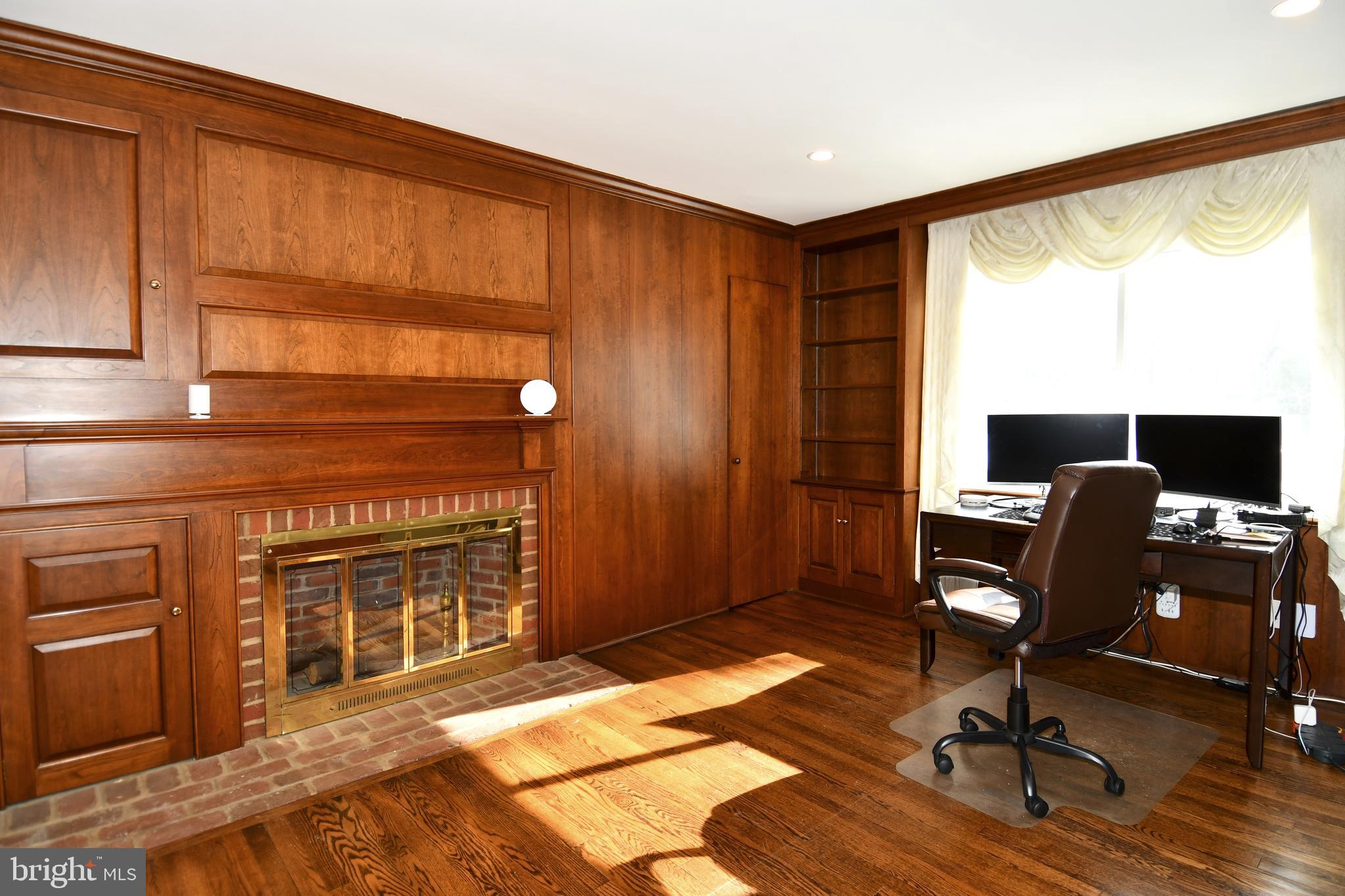 121 RIVER FOREST LANE