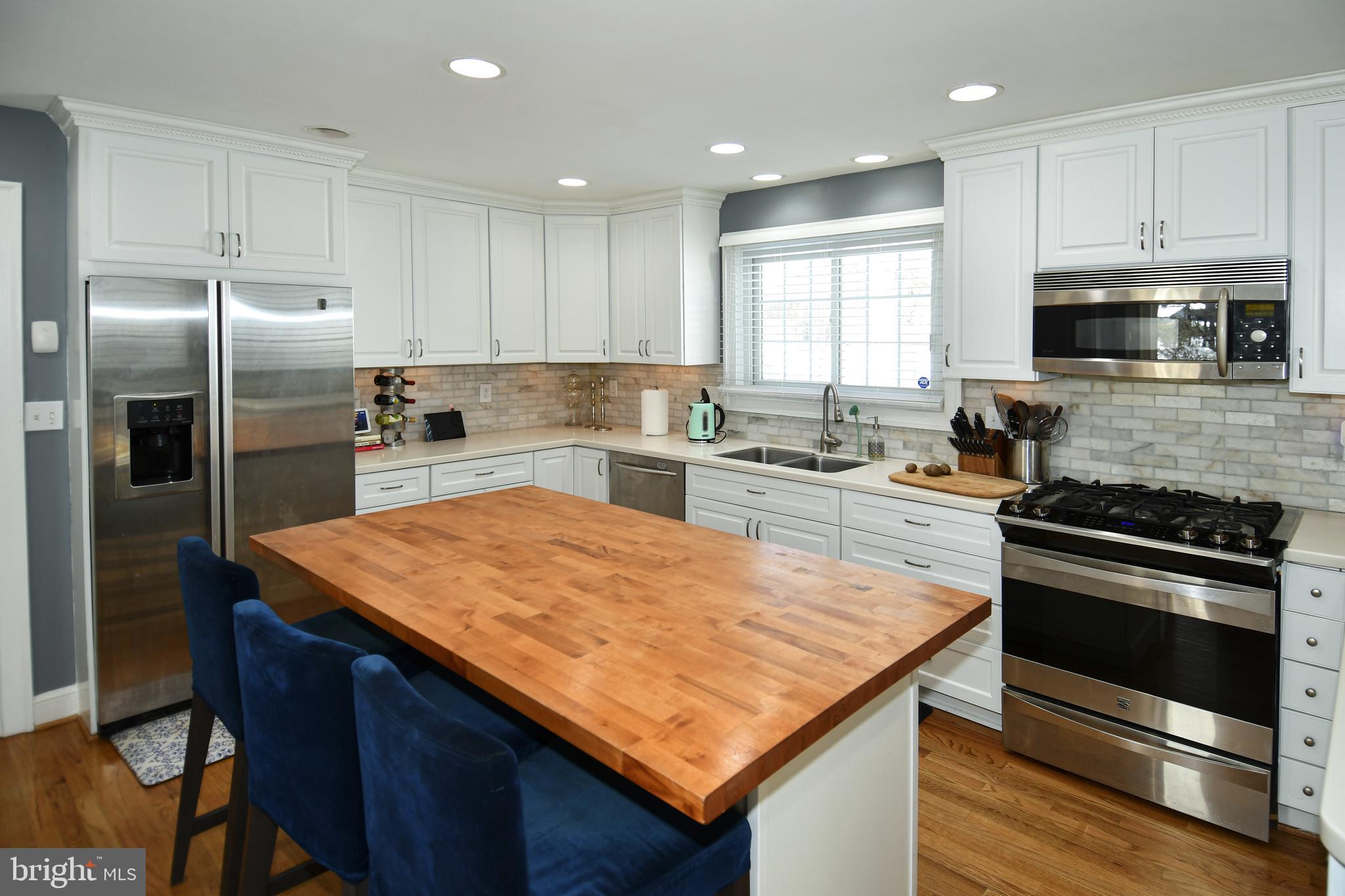 121 RIVER FOREST LANE