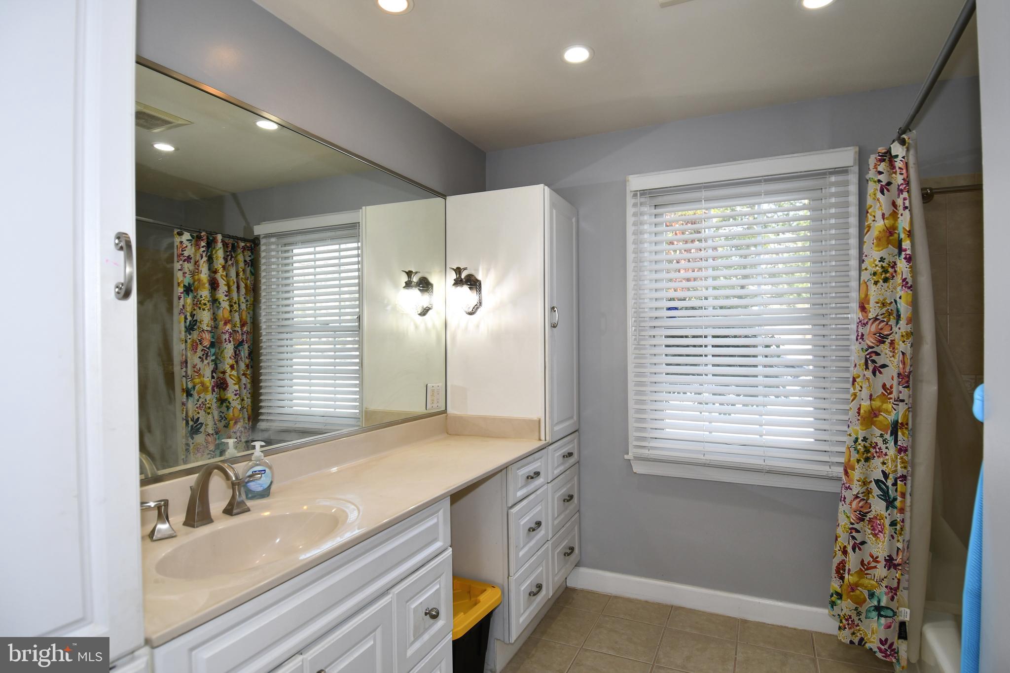 121 RIVER FOREST LANE