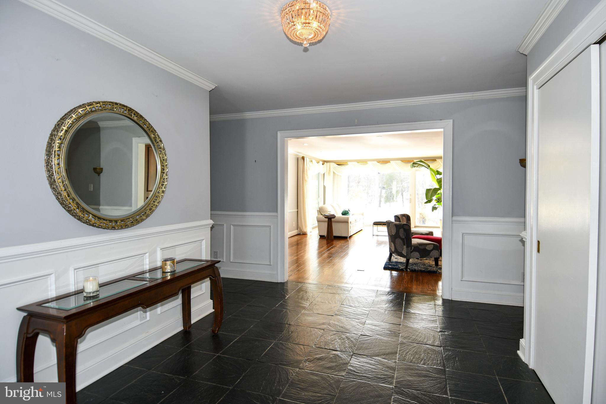 121 RIVER FOREST LANE