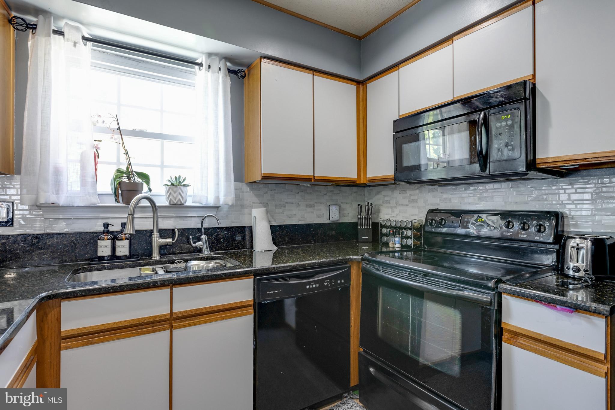 8329 FOUNDERS WOODS WAY