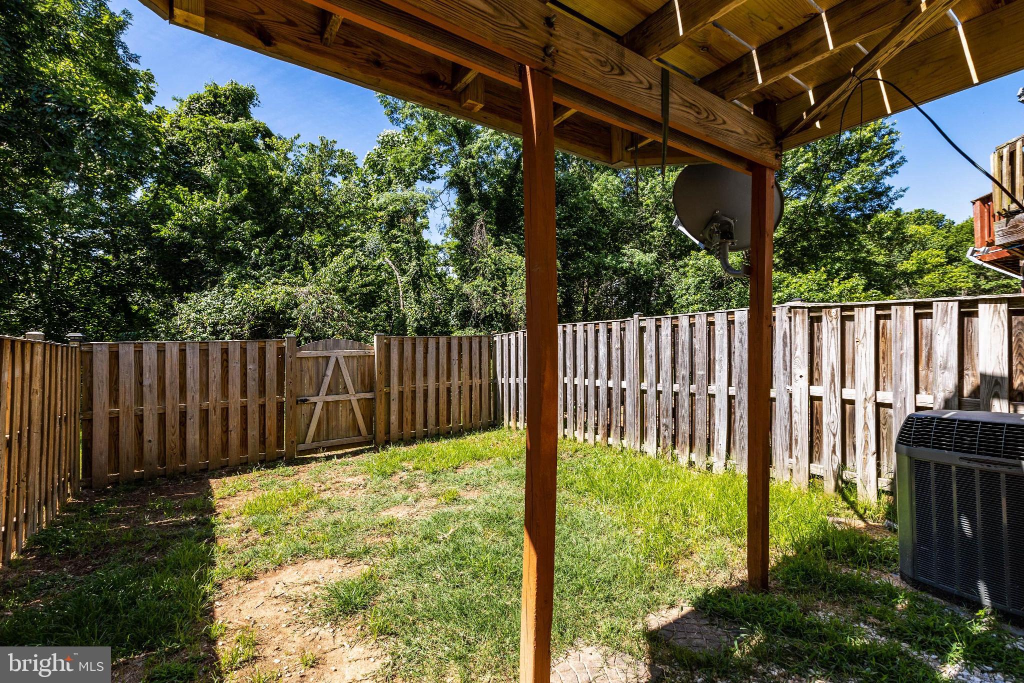 8329 FOUNDERS WOODS WAY