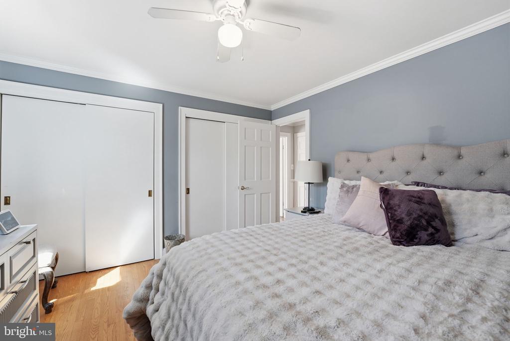 121 RIVER FOREST LANE