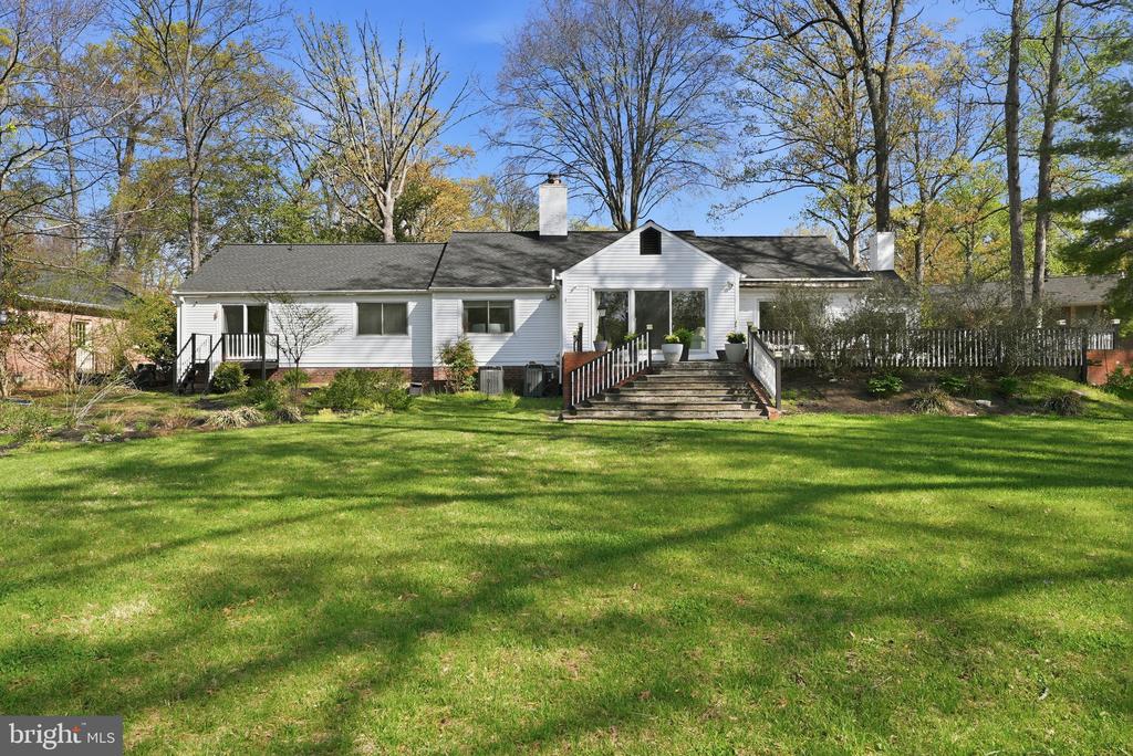 121 RIVER FOREST LANE