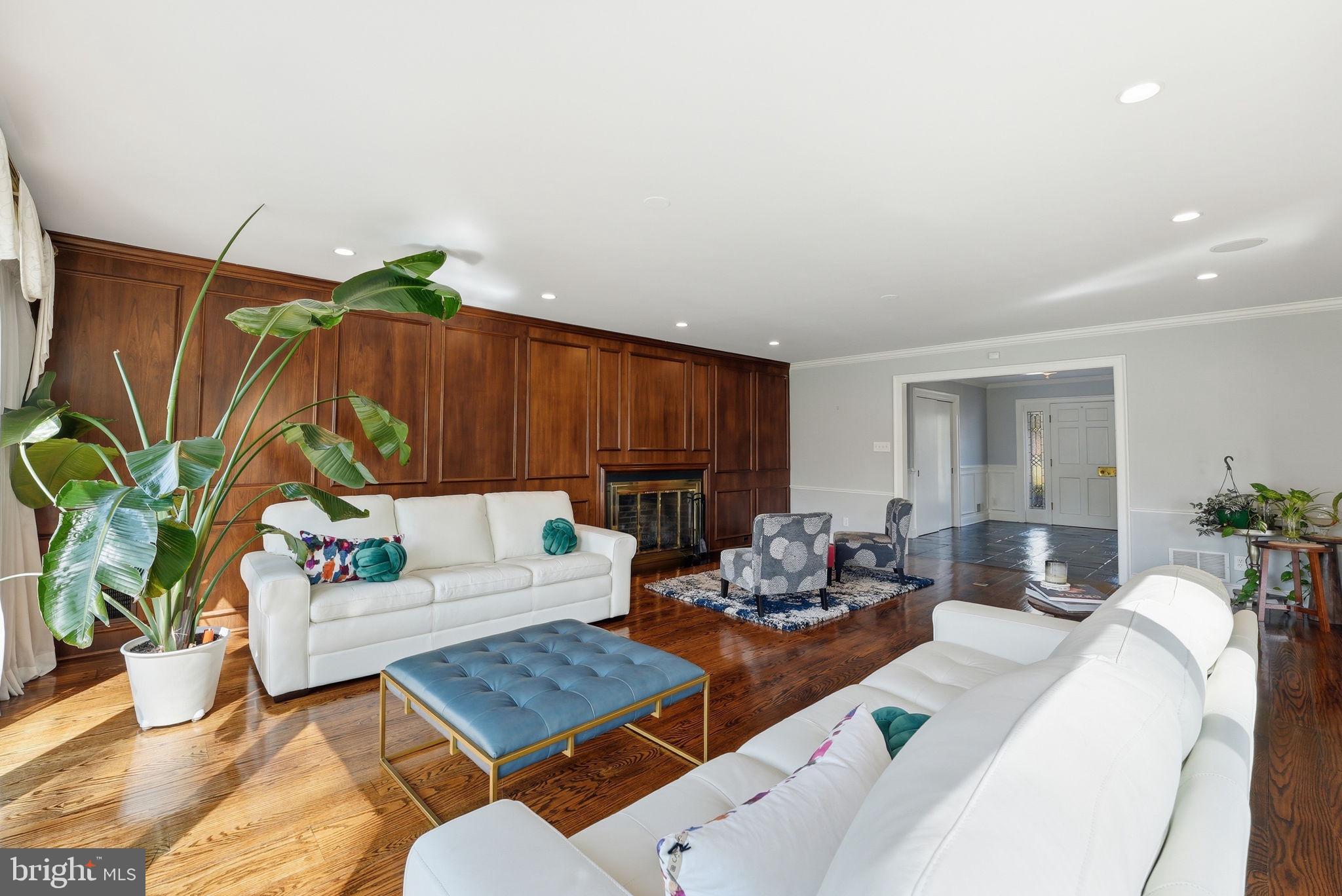121 RIVER FOREST LANE