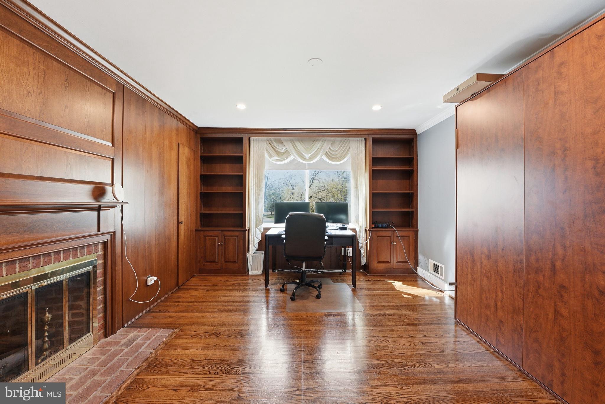 121 RIVER FOREST LANE