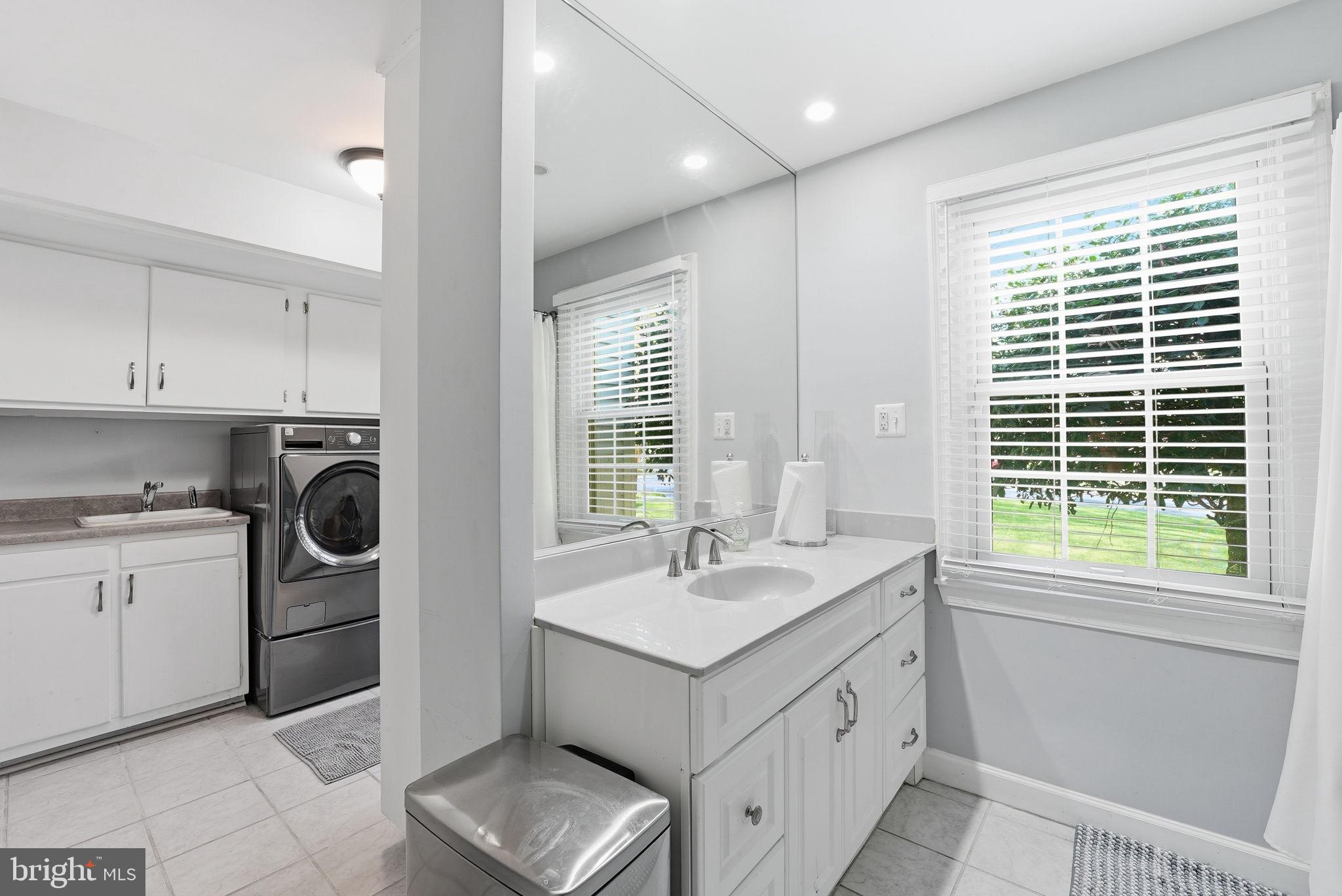 121 RIVER FOREST LANE