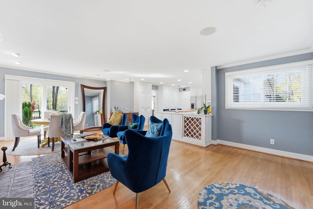 121 RIVER FOREST LANE