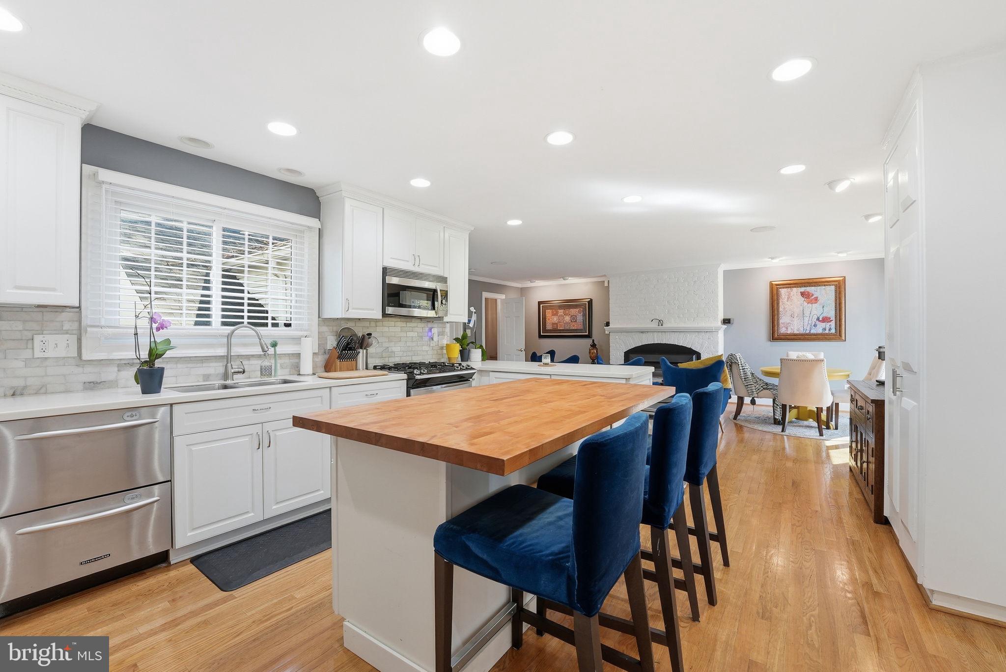 121 RIVER FOREST LANE