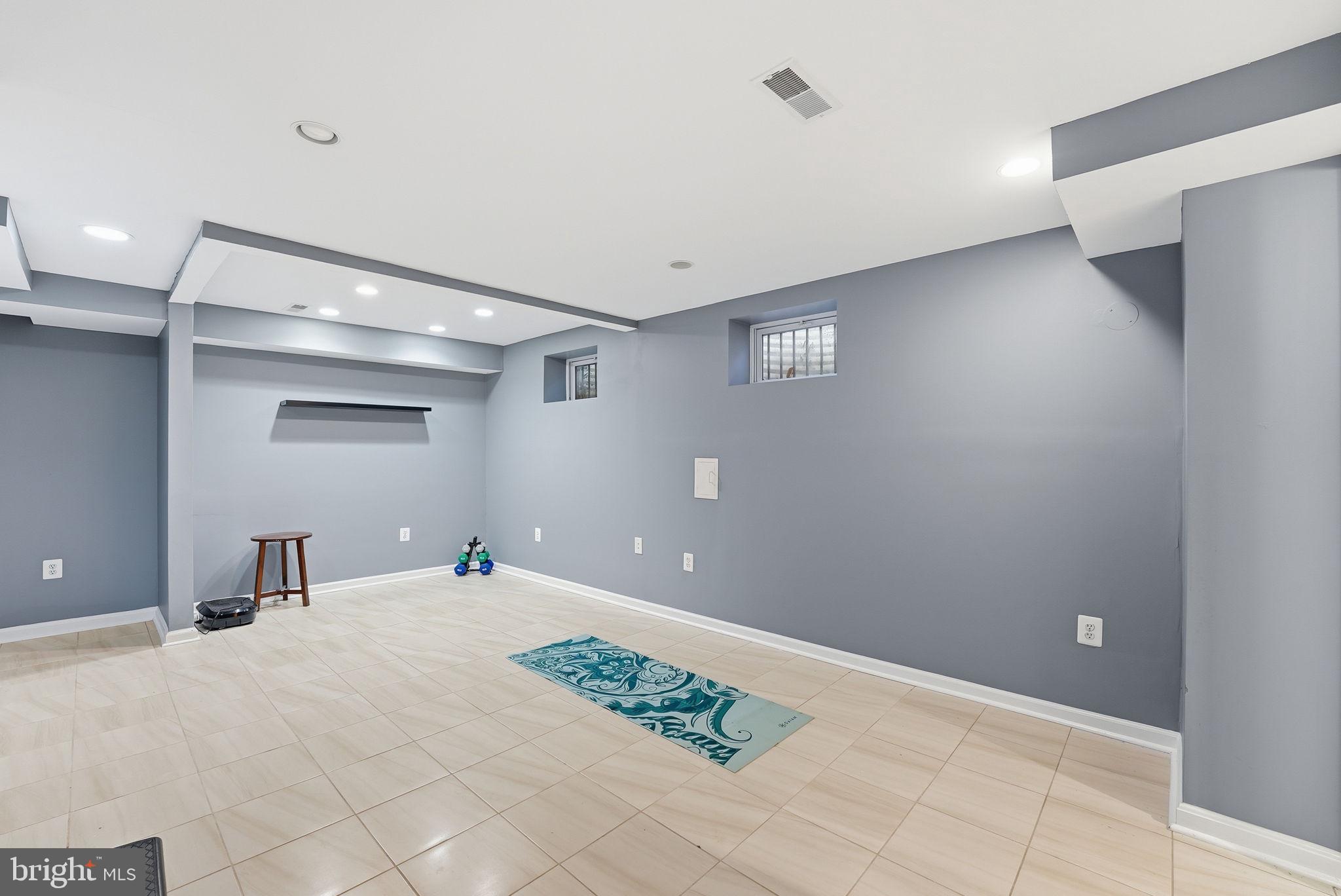 121 RIVER FOREST LANE