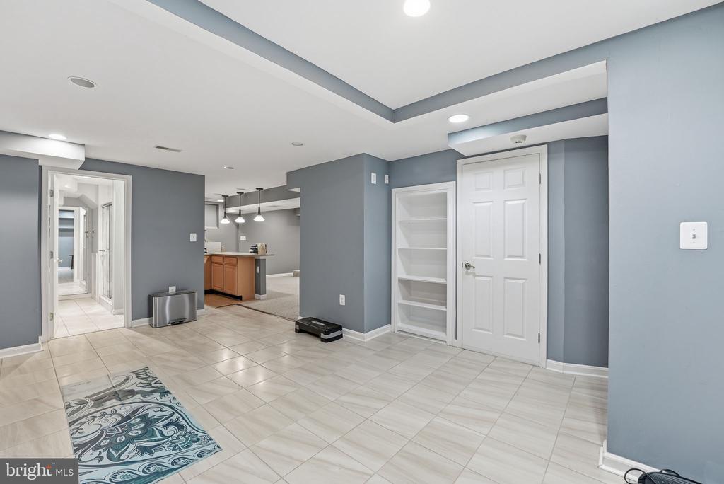 121 RIVER FOREST LANE