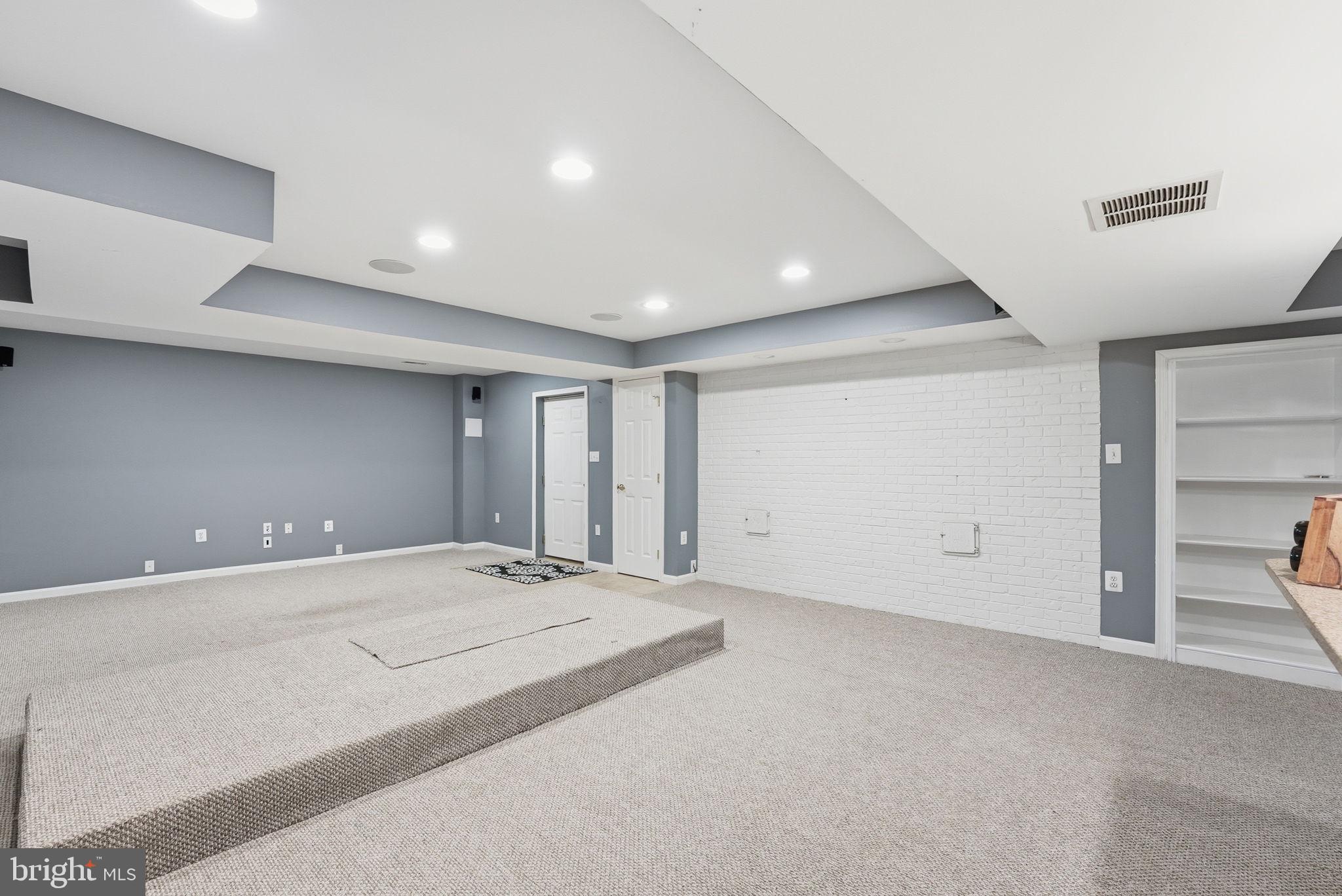 121 RIVER FOREST LANE
